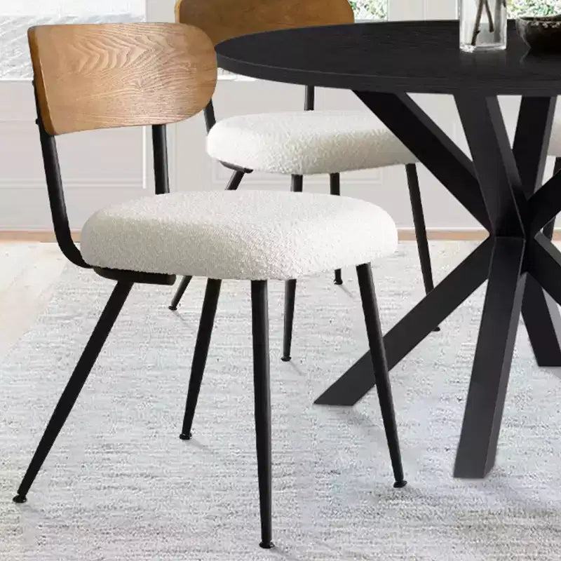 Ensemble de salle à manger rond sur pied noir, chaises en bouclette rembourrées, 4 places