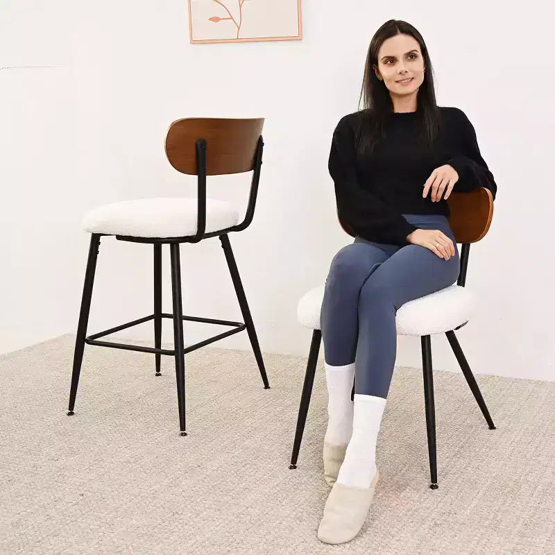 Ensemble de salle à manger rond sur pied noir, chaises en bouclette rembourrées, 4 places