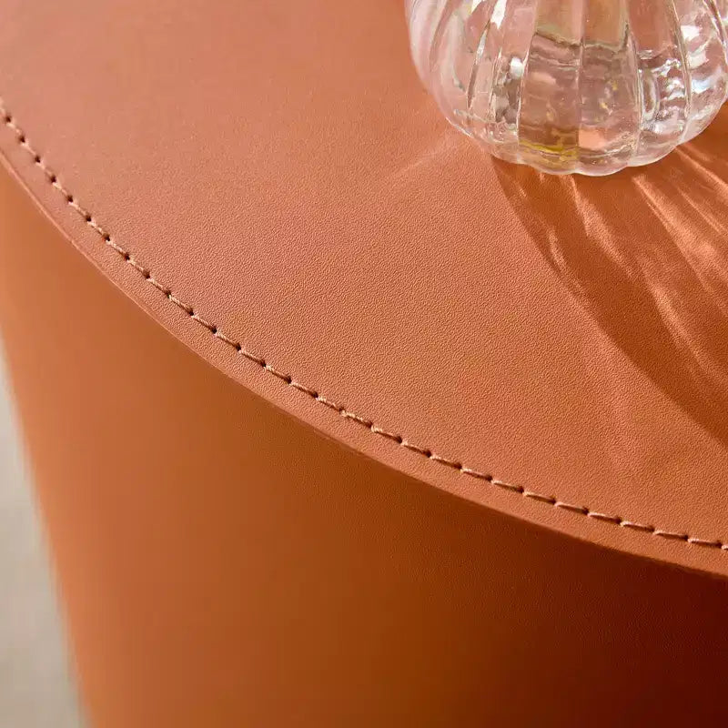 Ensemble de 2 tables d'appoint en bois avec cuir de selle marron et orange