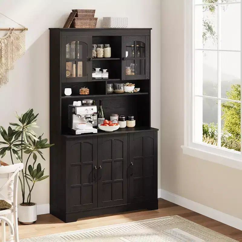 Armoire de cuisine haute noire / marron / blanche avec portes vitrées et station de recharge, simple