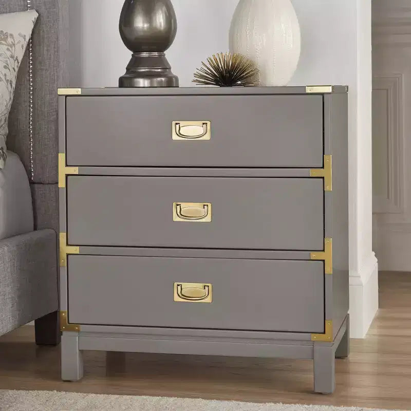 Table de chevet à 3 tiroirs Espresso/Gris/Blanc avec accents dorés